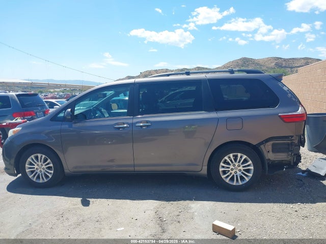 5TDYK3DCXGS722960 Toyota Sienna Xle 8 Passenger