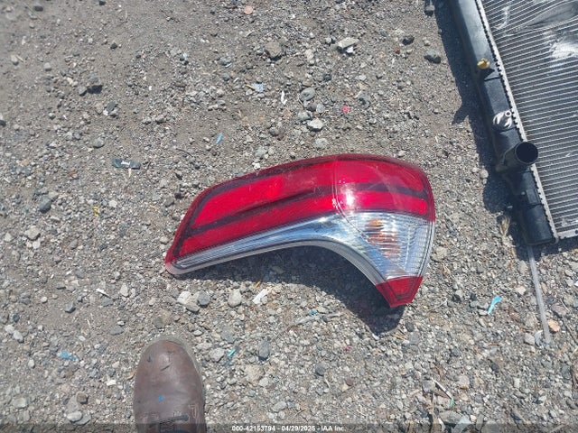 5TDYK3DCXGS722960 Toyota Sienna Xle 8 Passenger