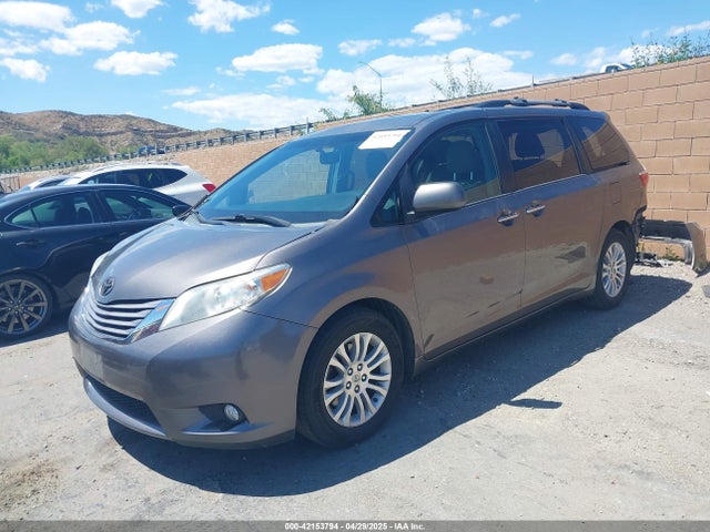 5TDYK3DCXGS722960 Toyota Sienna Xle 8 Passenger