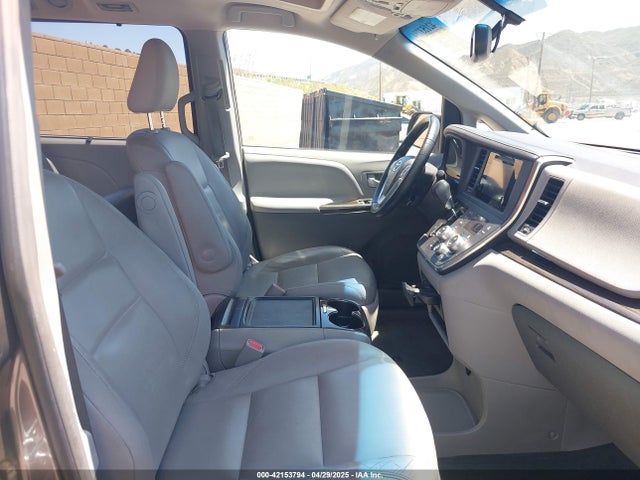 5TDYK3DCXGS722960 Toyota Sienna Xle 8 Passenger