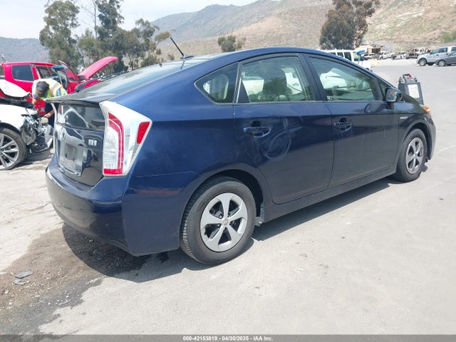 JTDKN3DU0F0460986 Toyota Prius Three