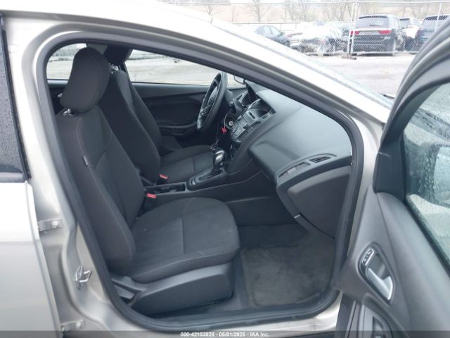 1FADP3K21FL211511 Ford FOCUS SE