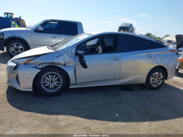 JTDKARFUXH3030573 Toyota Prius Three