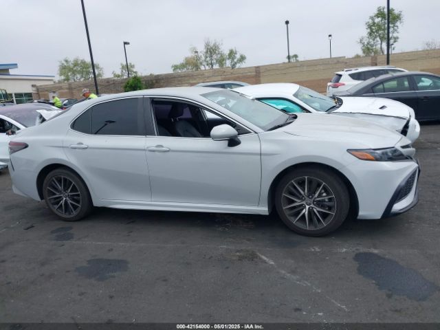 4T1G11AK5NU054097 Toyota CAMRY SE