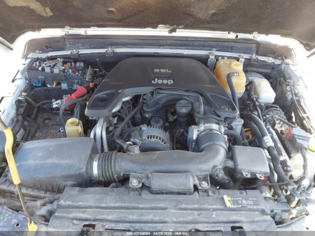 1C4HJXDG6JW210973 Jeep Wrangler Unlimited Sport 4x4