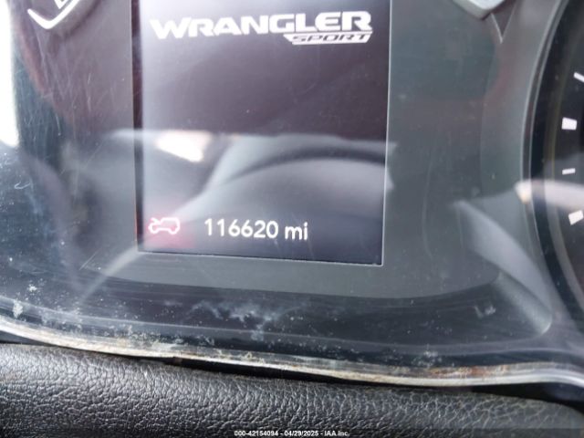 1C4HJXDG6JW210973 Jeep Wrangler Unlimited Sport 4x4