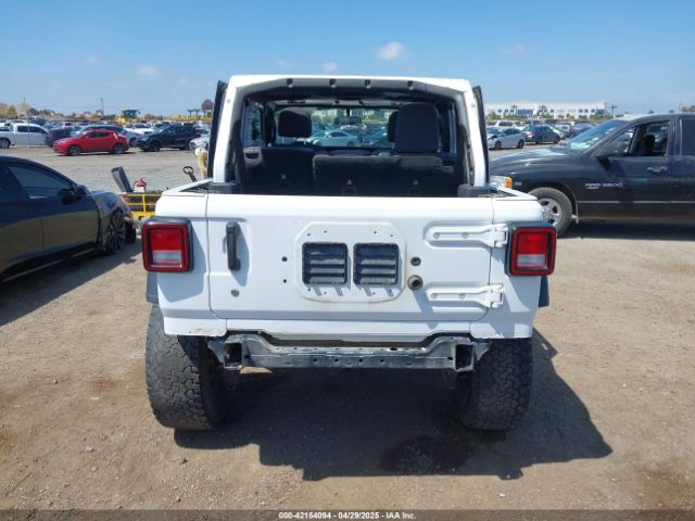 1C4HJXDG6JW210973 Jeep Wrangler Unlimited Sport 4x4