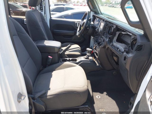 1C4HJXDG6JW210973 Jeep Wrangler Unlimited Sport 4x4