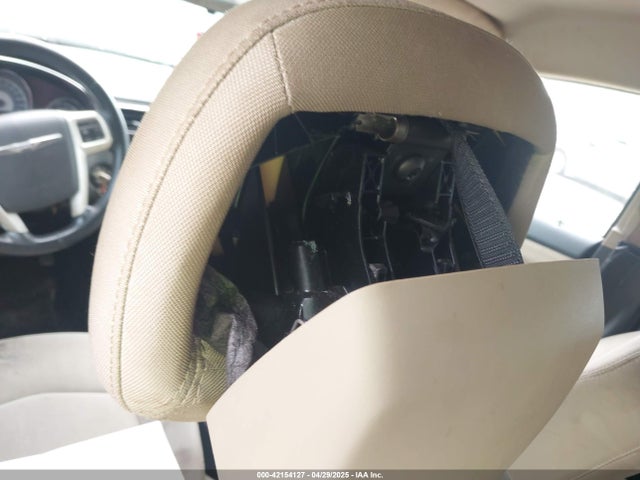 Chrysler 200 Touring 2014 1C3CCBBBXEN118019 Image 13