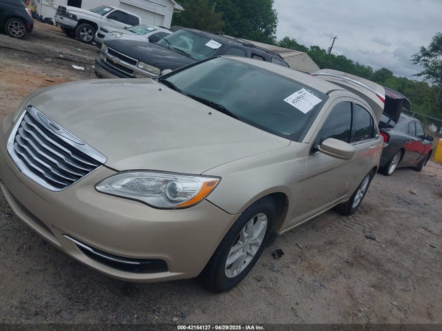 Chrysler 200 Touring 2014 1C3CCBBBXEN118019 Image 2