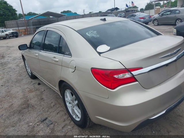 Chrysler 200 Touring 2014 1C3CCBBBXEN118019 Image 3