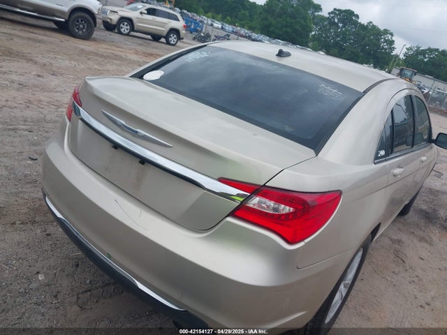 Chrysler 200 Touring 2014 1C3CCBBBXEN118019 Image 4