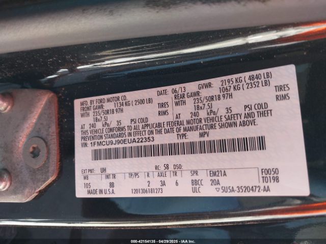 1FMCU9J90EUA22353 Ford Escape Titanium
