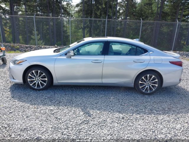 58AB21B15KU001482 Lexus ES 300H