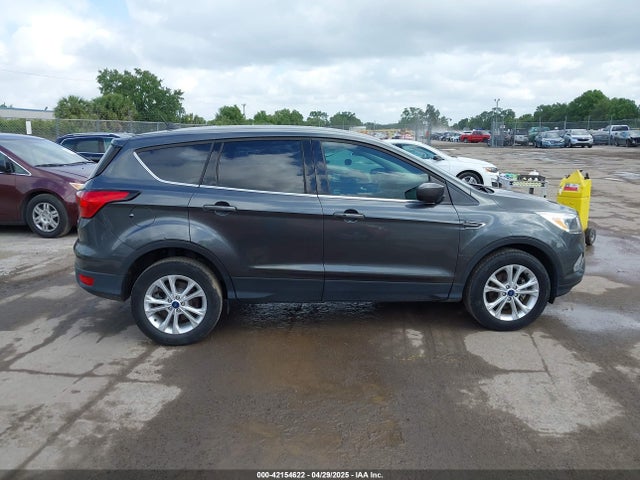 1FMCU0GDXKUB95350 Ford ESCAPE SE
