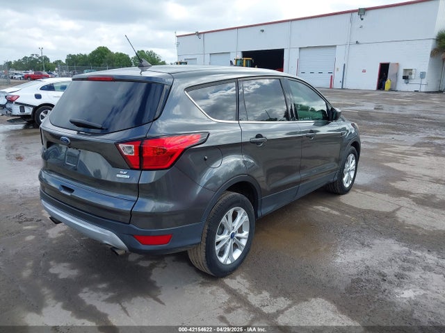 1FMCU0GDXKUB95350 Ford ESCAPE SE