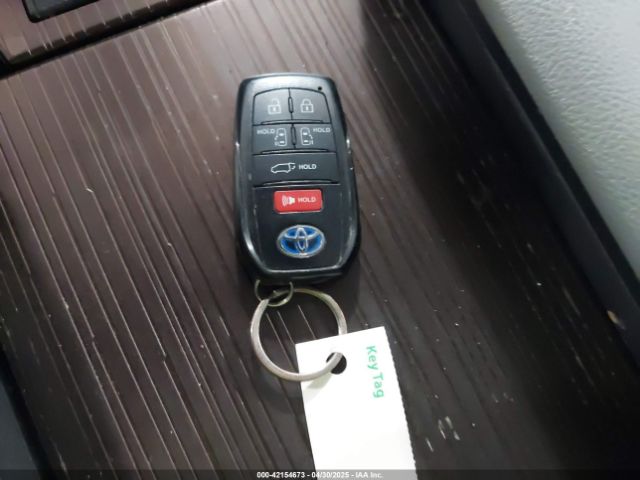 5TDYRKEC5PS148076 Toyota SIENNA XLE