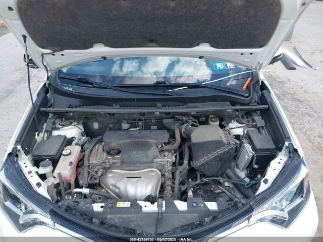 JTMRFREV8HJ112520 Toyota Rav4 Xle