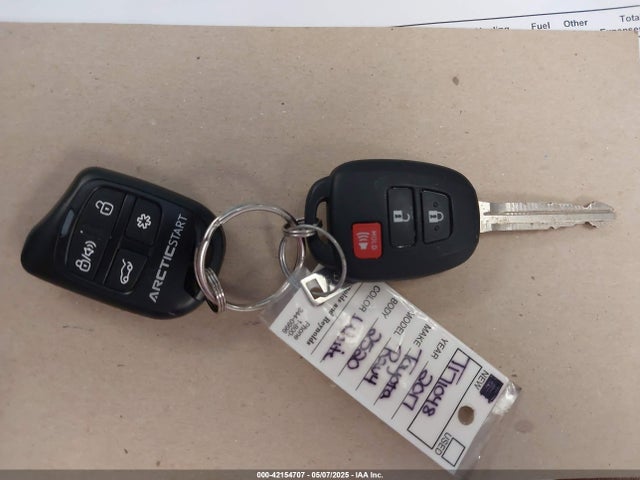JTMRFREV8HJ112520 Toyota Rav4 Xle