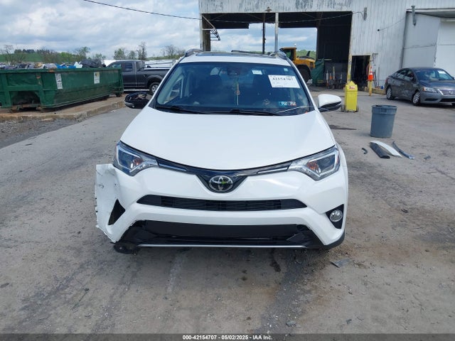 JTMRFREV8HJ112520 Toyota Rav4 Xle