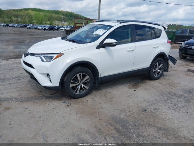 JTMRFREV8HJ112520 Toyota Rav4 Xle