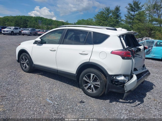 JTMRFREV8HJ112520 Toyota Rav4 Xle
