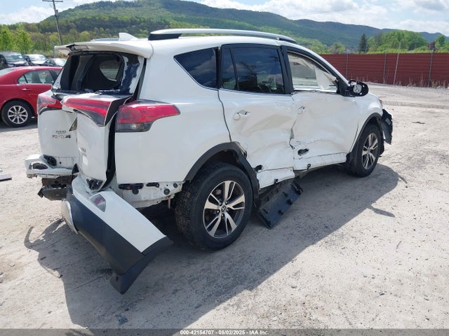 JTMRFREV8HJ112520 Toyota Rav4 Xle