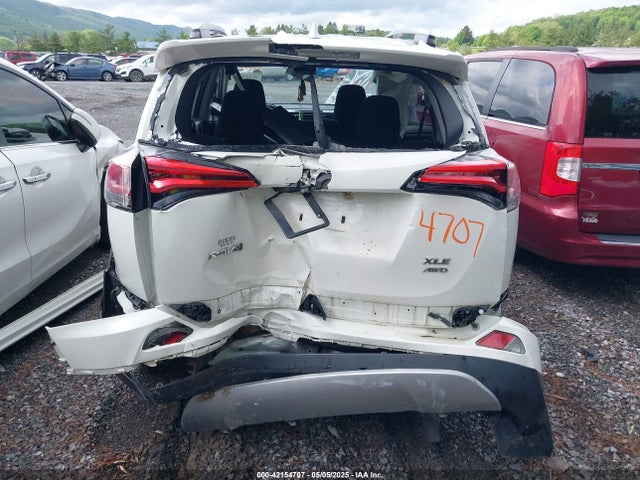 JTMRFREV8HJ112520 Toyota Rav4 Xle