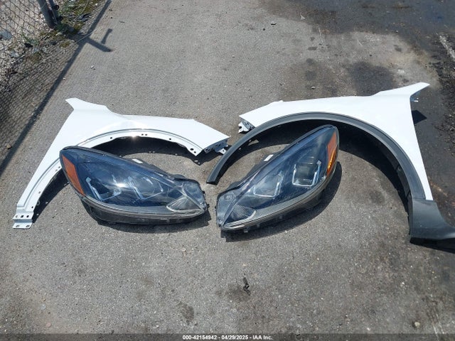 1FMCU9BZ8MUA82779 Ford hev/phev