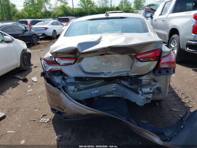 1G1ZD5ST1NF163494 Chevrolet Malibu Fwd Lt