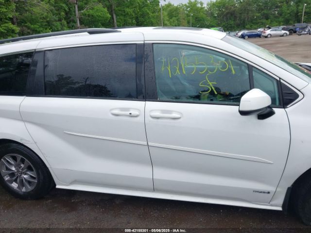5TDBRKEC8MS008394 Toyota SIENNA LE