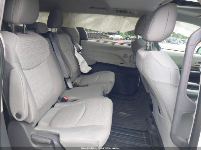 5TDBRKEC8MS008394 Toyota SIENNA LE