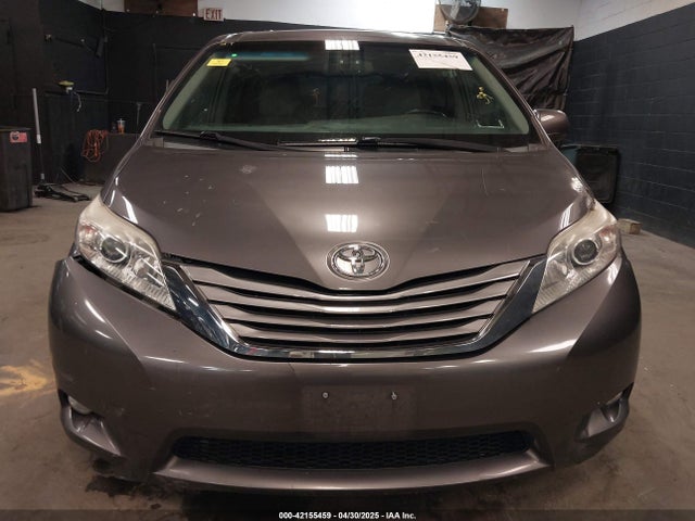 5TDYK3DC3FS677780 Toyota Sienna Xle 8 Passenger