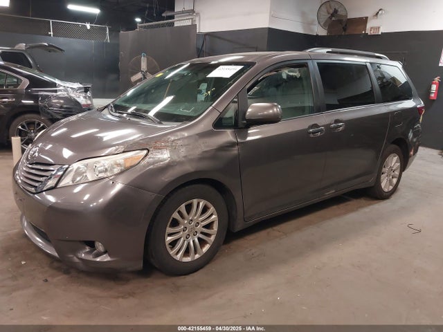5TDYK3DC3FS677780 Toyota Sienna Xle 8 Passenger