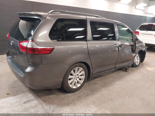 5TDYK3DC3FS677780 Toyota Sienna Xle 8 Passenger