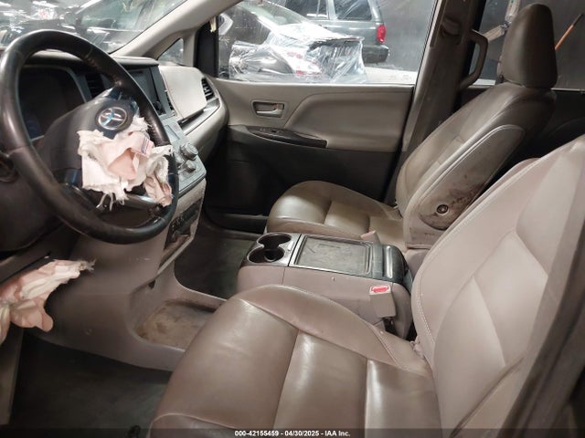 5TDYK3DC3FS677780 Toyota Sienna Xle 8 Passenger