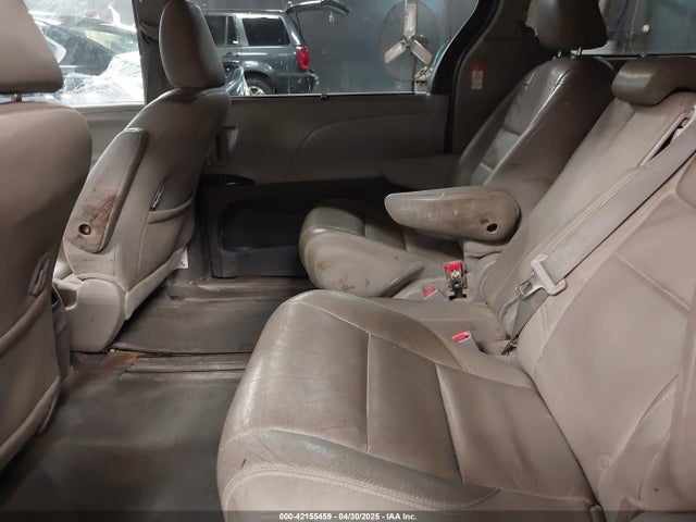5TDYK3DC3FS677780 Toyota Sienna Xle 8 Passenger
