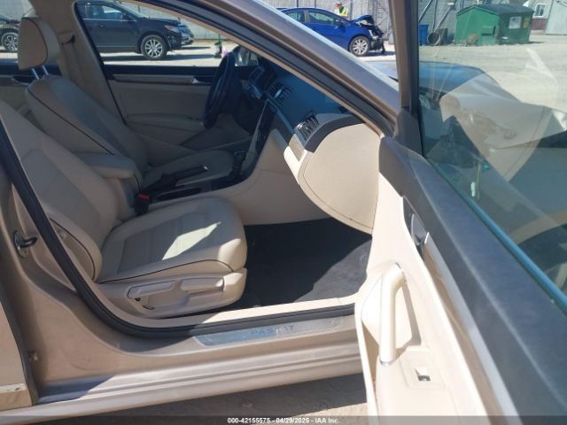 1VWGT7A30HC054669 Volkswagen Passat 1.8t Se