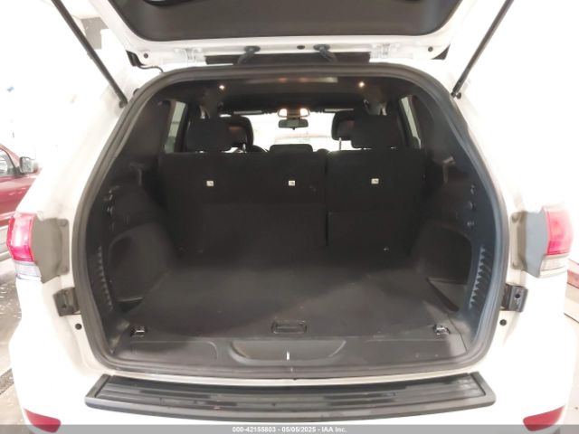 1C4RJFAG1GC414111 Jeep Grand Cherokee Laredo