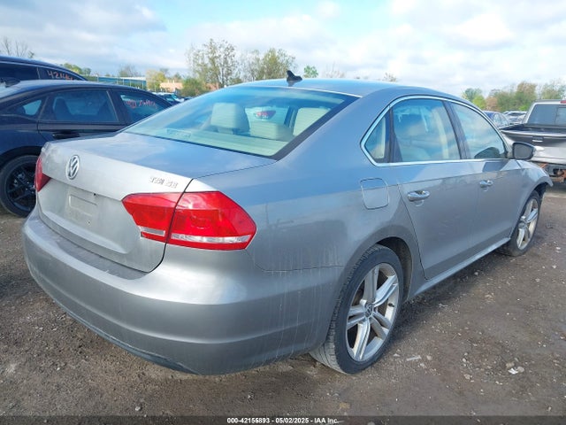 1VWBT7A33EC051576 Volkswagen Passat 1.8t Se