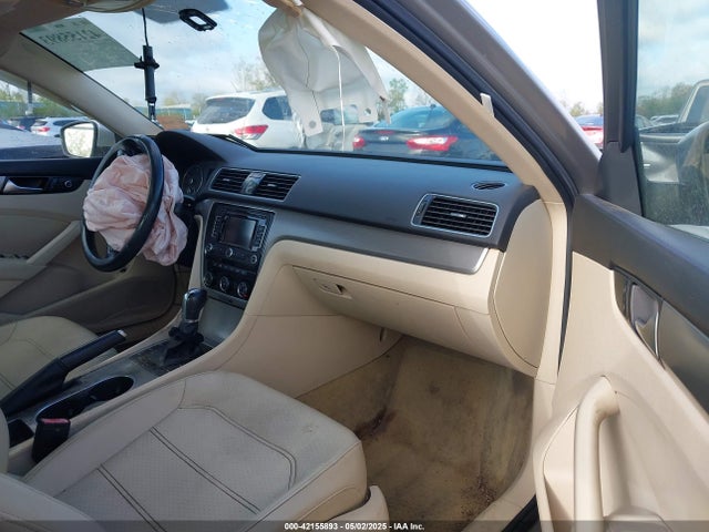 1VWBT7A33EC051576 Volkswagen Passat 1.8t Se
