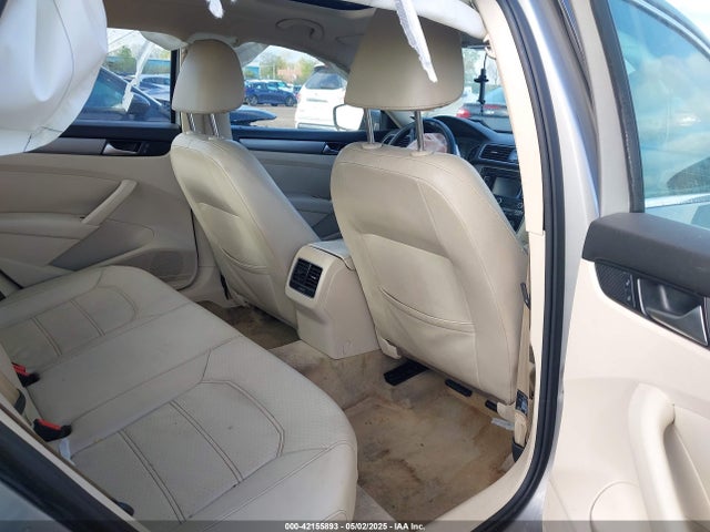 1VWBT7A33EC051576 Volkswagen Passat 1.8t Se