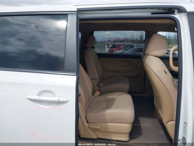 KNDMB5C19G6175576 KIA SEDONA LX