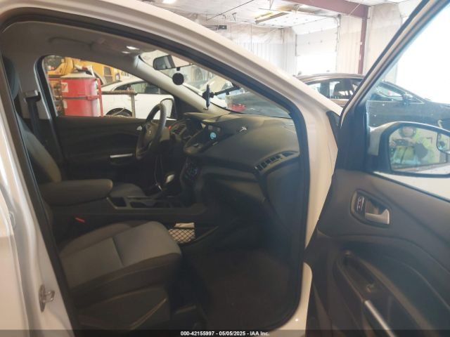 1FMCU9GDXKUA97147 Ford ESCAPE SE
