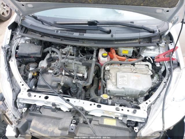JTDKDTB35E1061058 Toyota Prius C Two