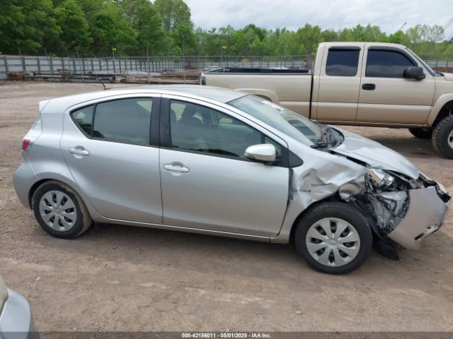 JTDKDTB35E1061058 Toyota Prius C Two