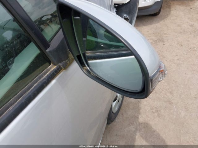 JTDKDTB35E1061058 Toyota Prius C Two
