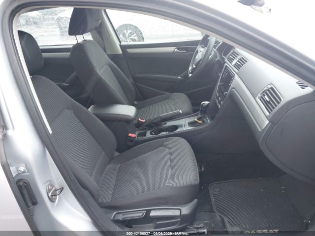 1VWAT7A38HC064419 Volkswagen Passat 1.8t S