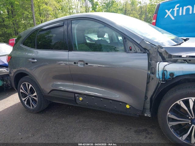 1FMCU9G66NUB20350 Ford ESCAPE SE