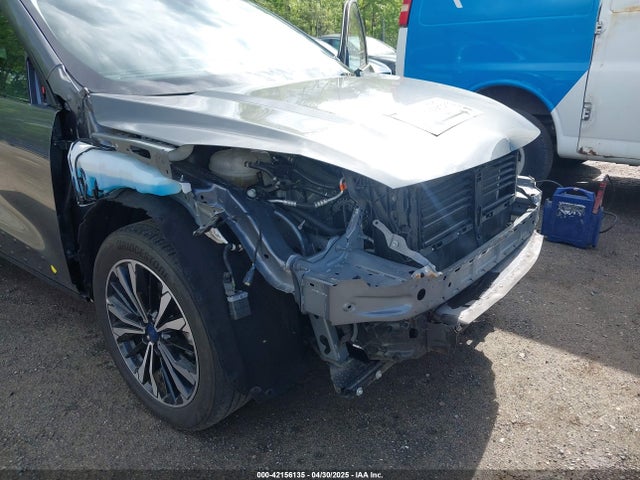 1FMCU9G66NUB20350 Ford ESCAPE SE